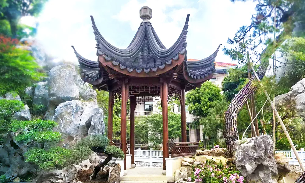 园中亭子与周边环境